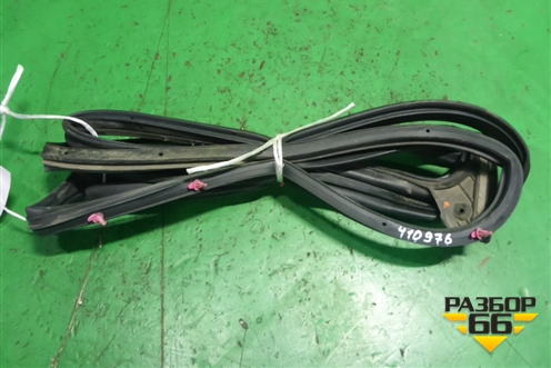 Уплотнитель двери (передней левой на дверь 5-ти дверный кузов) для Toyota Yaris с 2005-2011г (Ярис)