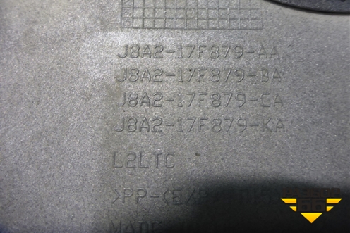 Накладка заднего бампера (J8A217F879AA) для Land Rover Range Rover Velar с 2017г (Велар)