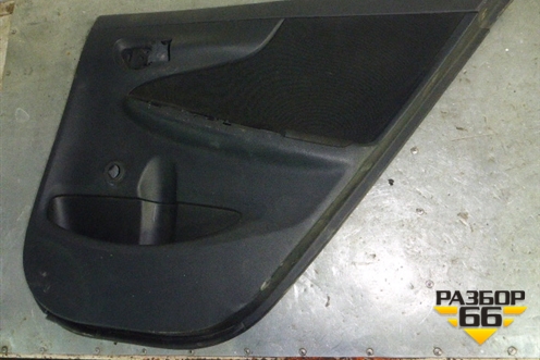 Обшивка двери задней правой под механику для Toyota Corolla (E15) с 2006-2013г (Королла 150)