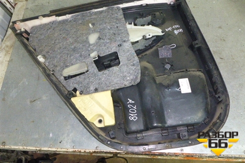 Обшивка двери задней правой под механику для Toyota Corolla (E15) с 2006-2013г (Королла 150)