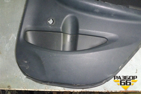 Обшивка двери задней правой под механику для Toyota Corolla (E15) с 2006-2013г (Королла 150)