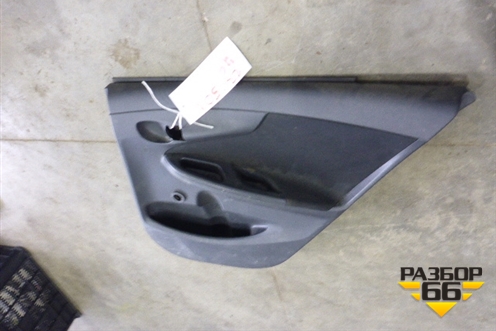 Обшивка двери задней правой под механику для Toyota Corolla (E15) с 2006-2013г (Королла 150)