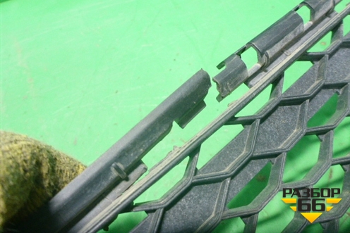 Решетка в передний бампер центральная (нижняя) (71113TG7) для Honda Pilot с 2016г (Пилот)