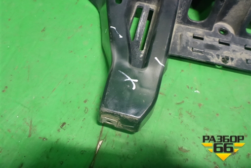 Кронштейн заднего бампера центральный (51127294391) для BMW X5 F15 с 2013г (Х5 Ф15)