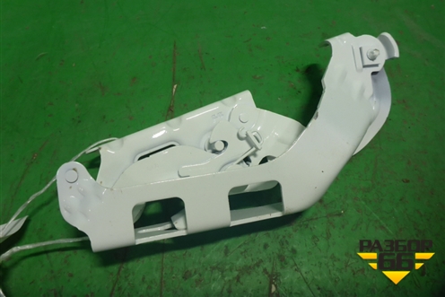 Петля капота левая (новая) (A2058800828) для Mercedes Benz C-Klass W205 с 2014г (Ц)