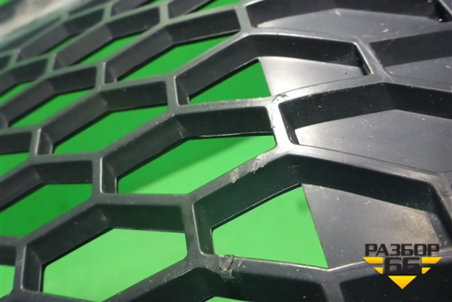 Решетка в передний бампер центральная (после 2010г) (BH5217K946) для Land Rover Freelander 2 с 2007г (Фрилендер)