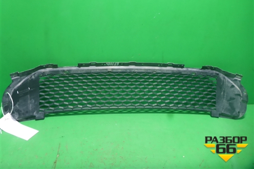 Решетка в передний бампер центральная (после 2010г) (BH5217K946) для Land Rover Freelander 2 с 2007г (Фрилендер)