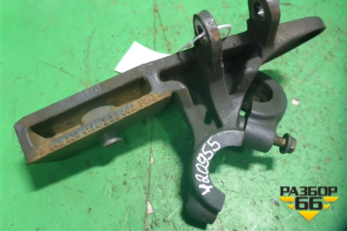 Кронштейн переднего стабилизатора  (правый) (9433234184) для Mercedes Benz TRUCK Axor 2 с 2004г (Аксор)