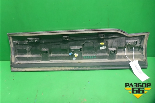 Накладка двери задней правой (4M0853970F) для Audi Q7 c 2015г (Ку 7)