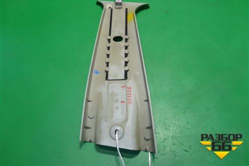 Обшивка стойки центральная верхняя правая (1U4867244) для Skoda Octavia (А4) с 1997-2011г (Октавия)