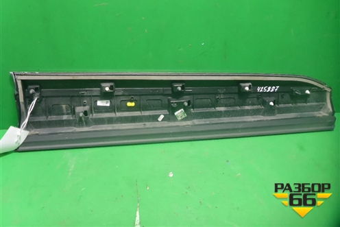 Накладка двери передней левой (4M0853959F) для Audi Q7 c 2015г (Ку 7)