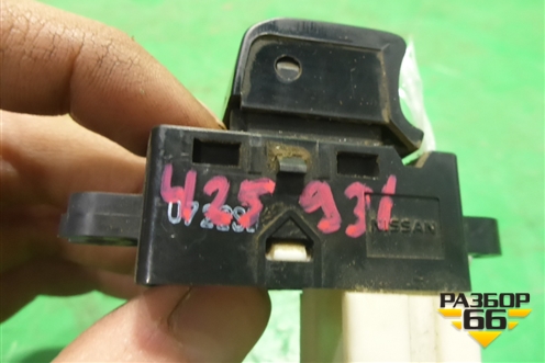 Кнопка стеклоподъёмника для Nissan Tiida (C11X) с 2004-2013г (Тиида)