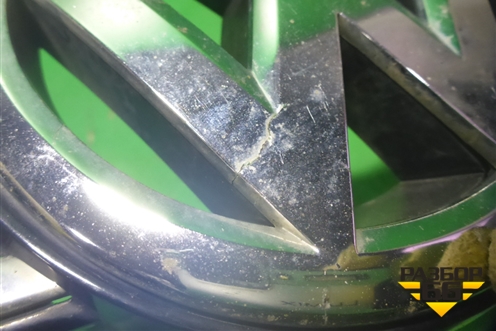 Накладка на решетку радиатора (5N0853655) для Volkswagen Tiguan с 2011-2016г (Тигуан)