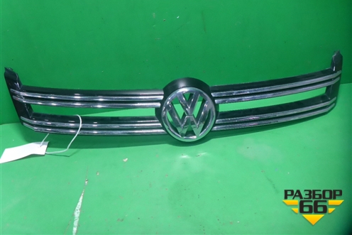 Накладка на решетку радиатора (5N0853655) для Volkswagen Tiguan с 2011-2016г (Тигуан)