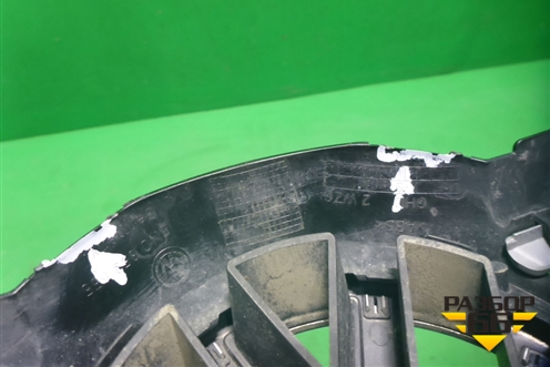 Накладка на решетку радиатора (5N0853655) для Volkswagen Tiguan с 2011-2016г (Тигуан)