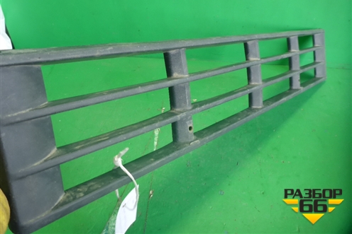 Подножка ступенька (накладка на решётку радиатора верхняя) (82063513) для Volvo TRUCK FM с 2001-2013г (ФМ)