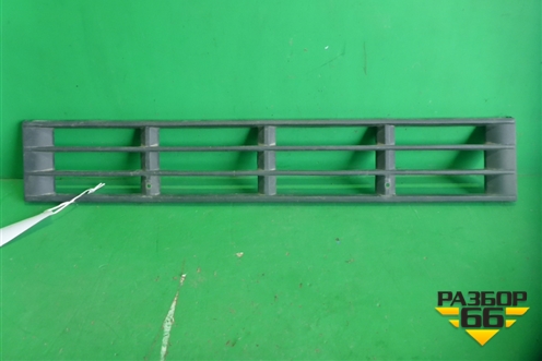 Подножка ступенька (накладка на решётку радиатора верхняя) (82063513) для Volvo TRUCK FM с 2001-2013г (ФМ)