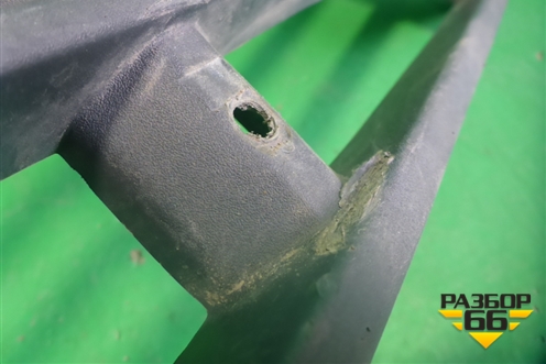 Подножка ступенька (накладка на решётку радиатора верхняя) (82063513) для Volvo TRUCK FM с 2001-2013г (ФМ)