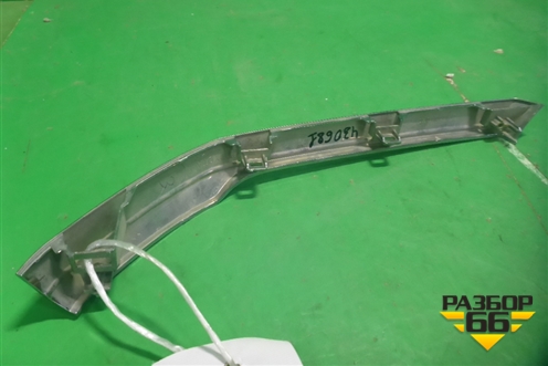 Накладка на решетку радиатора (правая верхняя хром) (531230K060) для Toyota Hilux с 2015-2025г (Хайлюкс)