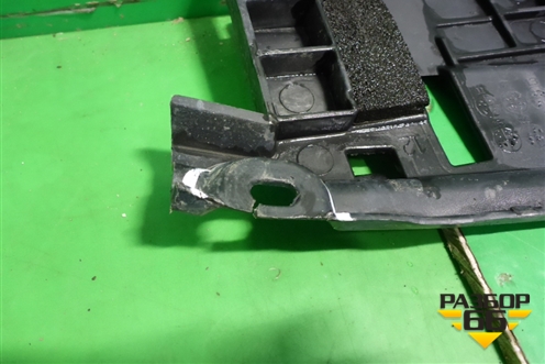 Кронштейн заднего бампера центральный (после 2012г) (5261560081) для Toyota Land Cruiser (200) с 2008г (Ленд Крузер)