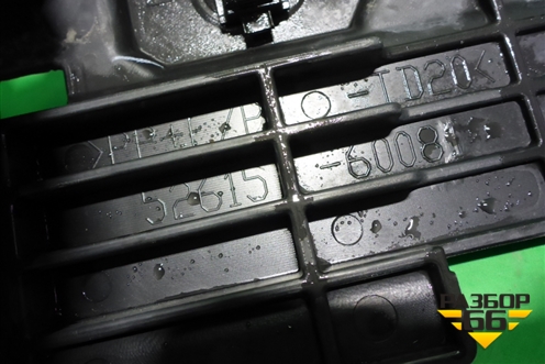 Кронштейн заднего бампера центральный (после 2012г) (5261560081) для Toyota Land Cruiser (200) с 2008г (Ленд Крузер)