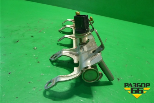 Рейка топливная рампа ( 1.8л BZB) (06J133317G) для Volkswagen Passat (B6) с 2005-2010г (Пассат Б6)