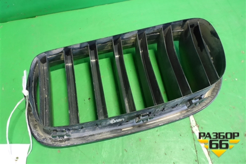 Решетка радиатора правая (обтянута в пленку) (51117309775) для BMW X5 F15 с 2013г (Х5 Ф15)