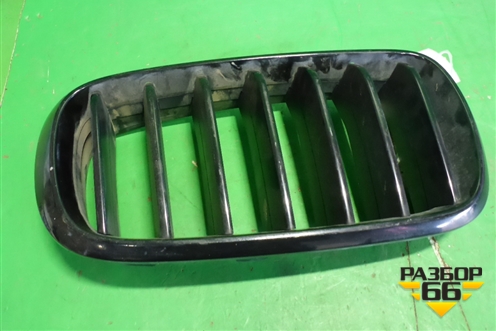 Решетка радиатора правая (обтянута в пленку) (51117309775) для BMW X5 F15 с 2013г (Х5 Ф15)