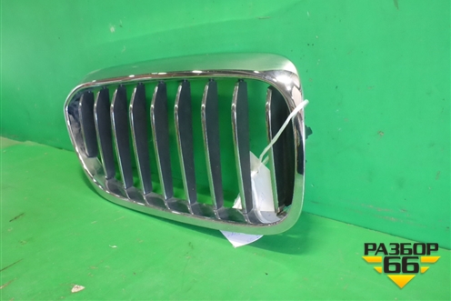Решетка радиатора правая (51137383520) для BMW 5-серия G30 с 2017г