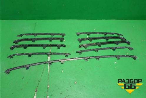 Накладка на решетку радиатора (после 2015г комплект хром) для Toyota Land Cruiser (200) с 2008г (Ленд Крузер)