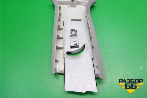 Обшивка стойки центральная верхняя правая (5M0867286C) для Volkswagen Golf V Plus с 2005-2014г (Гольф 5 Плюс)