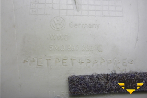 Обшивка стойки центральная верхняя правая (5M0867286C) для Volkswagen Golf V Plus с 2005-2014г (Гольф 5 Плюс)