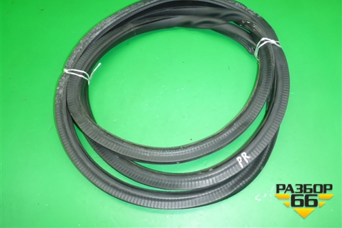 Уплотнитель двери (передней правой на кузов) (5M0867911D) для Volkswagen Golf V Plus с 2005-2014г (Гольф 5 Плюс)