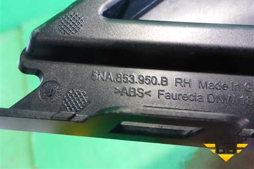 Заглушка в передний бампер (R-Line) (5NA853950B) для Volkswagen Tiguan с 2016г (Тигуан)