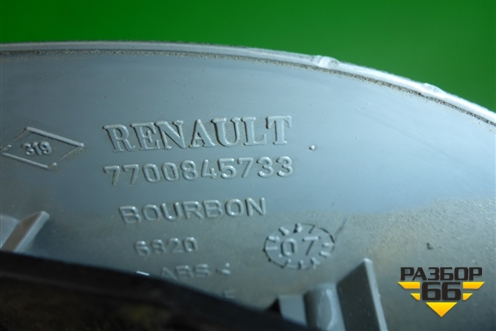 Накладка двери передней правой уголок (7700845733) для Renault Clio с 1998-2002г (Клио)