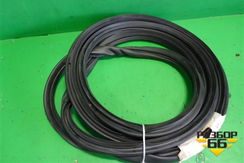 Уплотнитель двери передней левой (7L0837911E) для Volkswagen Touareg c 2002-2010г (Туарег)