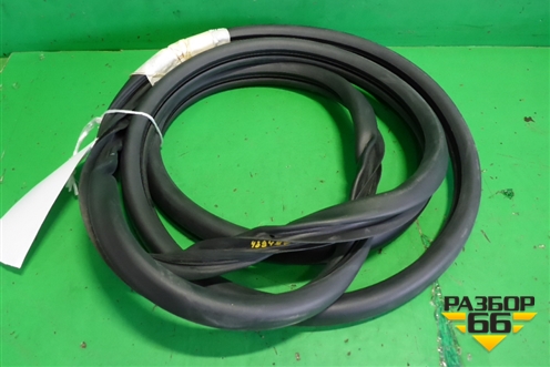 Уплотнитель двери передней левой (7L0837911E) для Volkswagen Touareg c 2002-2010г (Туарег)