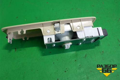 Плафон салонный (левый) (7P6947291F) для Volkswagen Touareg с 2010-2018г (Туарег)