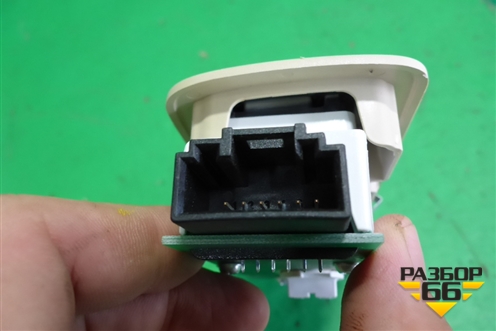 Плафон салонный (левый) (7P6947291F) для Volkswagen Touareg с 2010-2018г (Туарег)