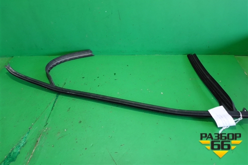 Уплотнитель двери (передней правой) (7P0837432H) для Volkswagen Tiguan с 2011-2016г (Тигуан)