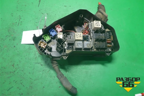 Блок предохранителей подкапотный для Volkswagen Touareg c 2002-2010г (Туарег)