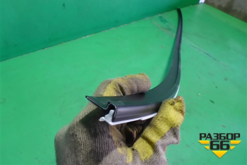 Молдинг лобового стекла нижний (новый) (5615333010) для Toyota Camry V70 с 2017г (Камри)