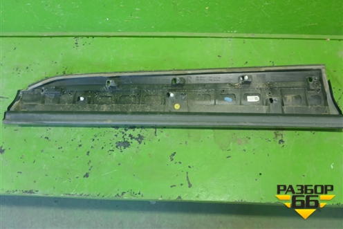 Накладка двери передней правой (4M0853960F) для Audi Q7 c 2015г (Ку 7)