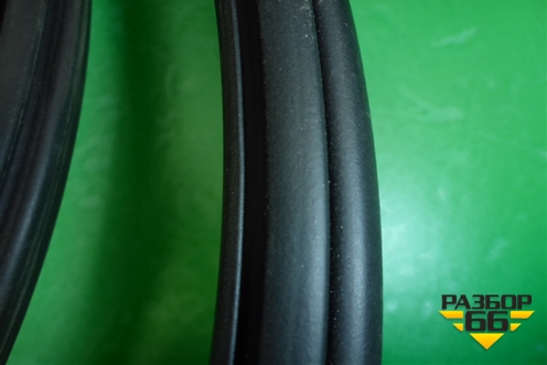 Уплотнитель двери задней правой для Volkswagen Touareg c 2002-2010г (Туарег)