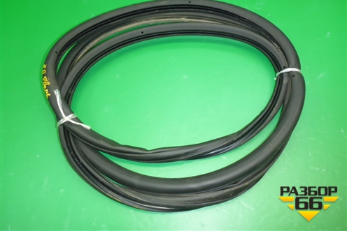 Уплотнитель двери задней правой для Volkswagen Touareg c 2002-2010г (Туарег)