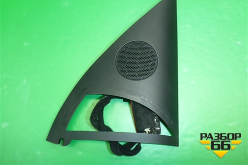 Накладка двери передней правой уголок (7L6837994) для Volkswagen Touareg c 2002-2010г (Туарег)