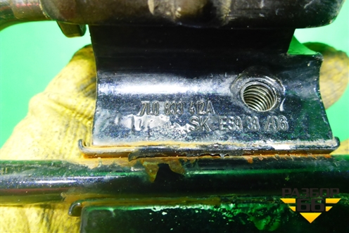 Петля двери задней правой нижняя (7L0833412A) для Volkswagen Touareg c 2002-2010г (Туарег)