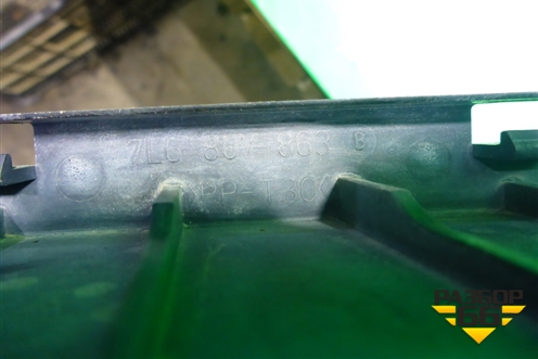 Кронштейн заднего бампера центральный (7L6807863B) для Volkswagen Touareg c 2002-2010г (Туарег)