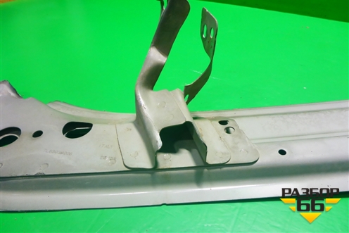 Кронштейн переднего крыла правый (7L6805920B) для Volkswagen Touareg c 2002-2010г (Туарег)