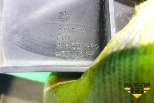 Кронштейн заднего бампера правый (под фонарь) (7L6807862) для Volkswagen Touareg c 2002-2010г (Туарег)